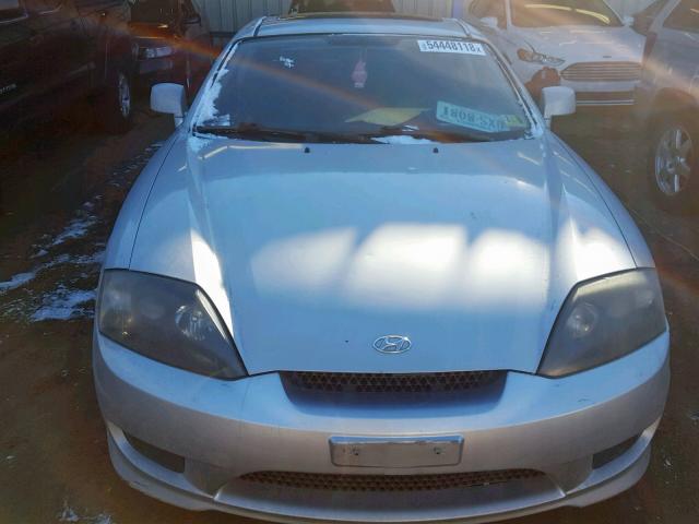 KMHHM65D15U175004 - 2005 HYUNDAI TIBURON SILVER photo 9