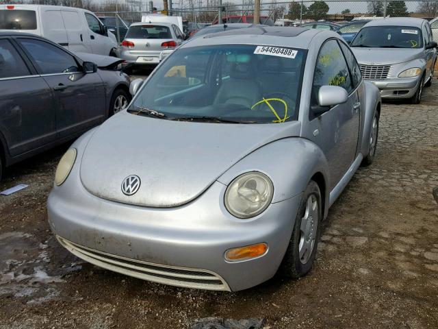 3VWCD21C7YM417403 - 2000 VOLKSWAGEN NEW BEETLE 银色 照片 2