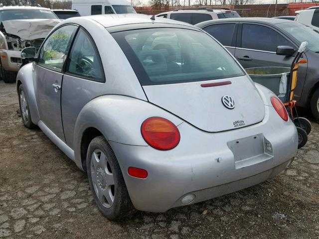 3VWCD21C7YM417403 - 2000 VOLKSWAGEN NEW BEETLE 银色 照片 3