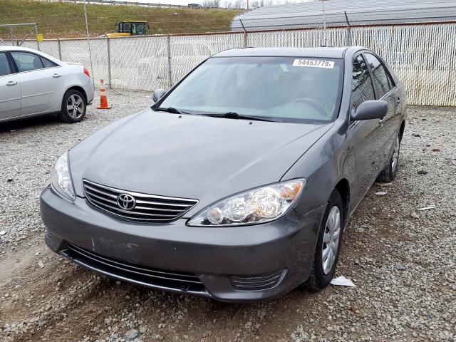 4T1BE32K45U576714 - 2005 TOYOTA CAMRY LE GRAY photo 2