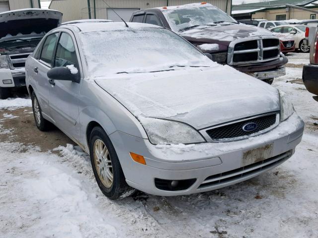 1FAFP34N05W149953 - 2005 FORD FOCUS ZX4 SILVER photo 1