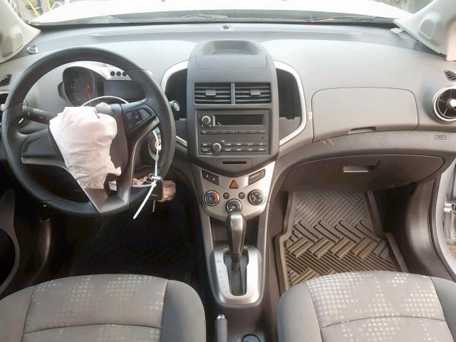1G1JA5SG2E4239129 - 2014 CHEVROLET SONIC LS SILVER photo 9