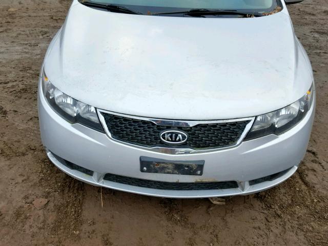 KNAFU4A28B5326623 - 2011 KIA FORTE EX SILVER photo 9