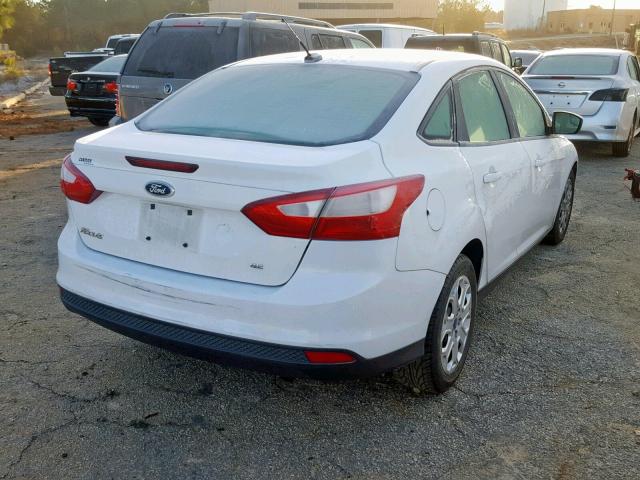 1FAHP3F25CL177614 - 2012 FORD FOCUS SE WHITE photo 4