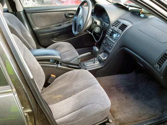 JN1CA31D01T610299 - 2001 NISSAN MAXIMA GXE BLACK photo 5