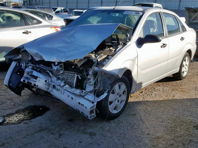 1FAHP34N67W361266 - 2007 FORD FOCUS ZX4 SILVER photo 2