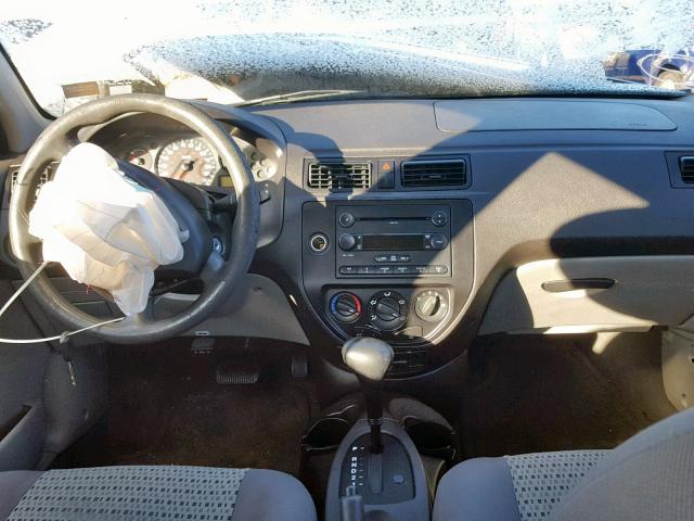 1FAHP34N67W361266 - 2007 FORD FOCUS ZX4 SILVER photo 9