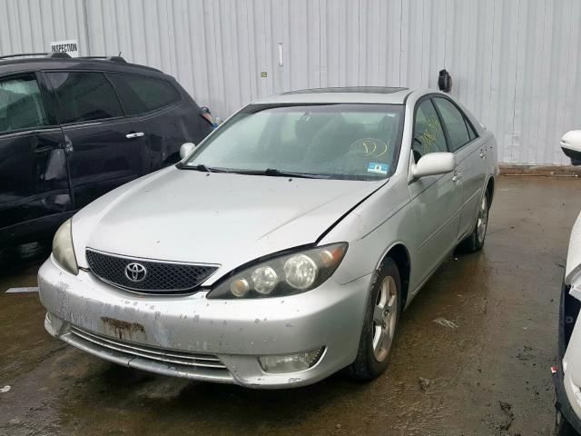 4T1BE32K05U075738 - 2005 TOYOTA CAMRY LE SILVER photo 2