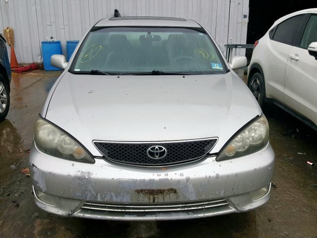 4T1BE32K05U075738 - 2005 TOYOTA CAMRY LE SILVER photo 9