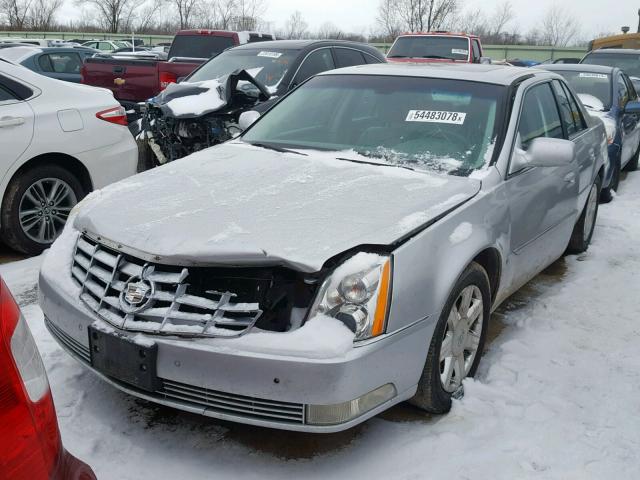 1G6KD5EY3AU105315 - 2010 CADILLAC DTS LUXURY SILVER photo 2