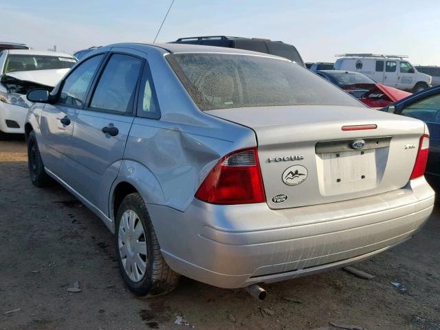 1FAFP34N86W215845 - 2006 FORD FOCUS ZX4 SILVER photo 3