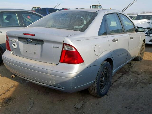 1FAFP34N86W215845 - 2006 FORD FOCUS ZX4 SILVER photo 4