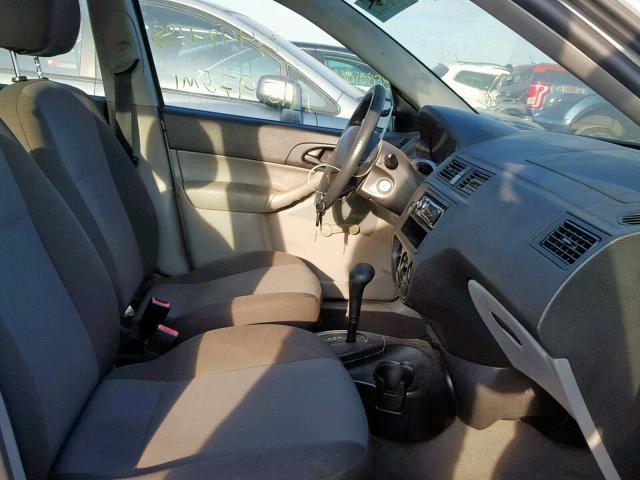 1FAFP34N86W215845 - 2006 FORD FOCUS ZX4 SILVER photo 5