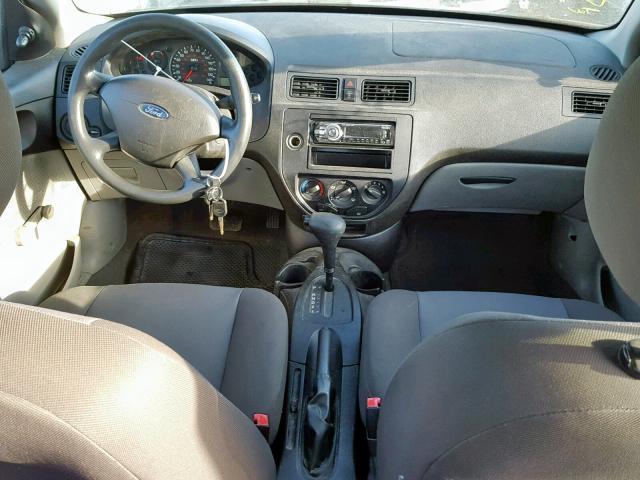 1FAFP34N86W215845 - 2006 FORD FOCUS ZX4 SILVER photo 9