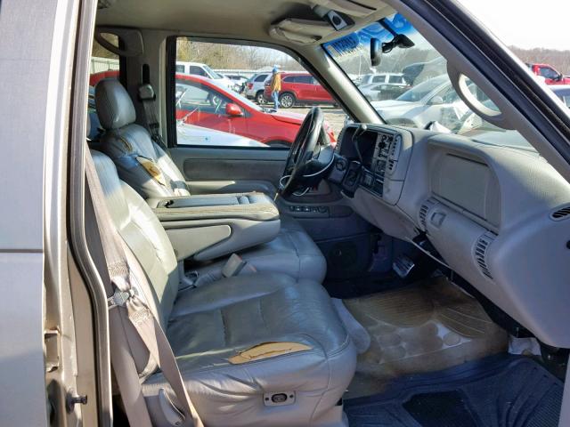 1GKEK13R3WJ710548 - 1998 GMC YUKON TAN photo 5