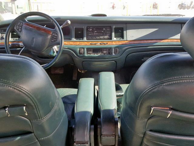 1LNLM82W0SY673078 - 1995 LINCOLN TOWN CAR S GREEN photo 9