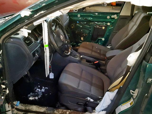 3VWDB7AJ2HM243732 - 2017 VOLKSWAGEN JETTA SE GREEN photo 5