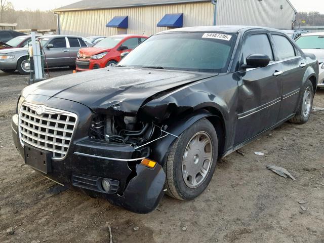 2C3JA53GX5H126039 - 2005 CHRYSLER 300 TOURIN BLACK photo 2