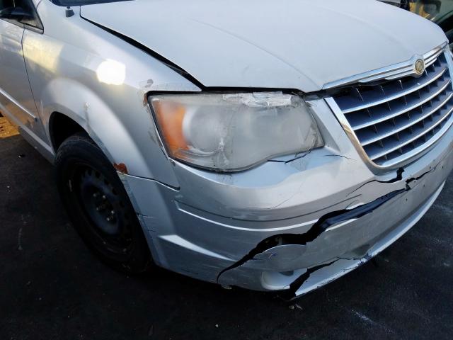 2A8HR44H08R764778 - 2008 CHRYSLER TOWN & COU SILVER photo 9