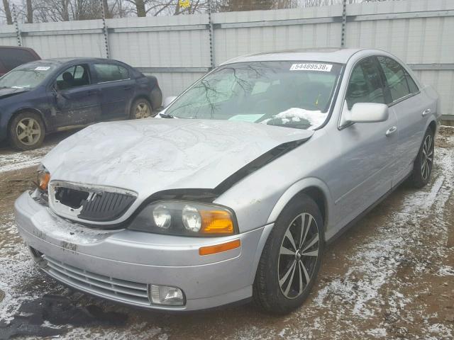 1LNHM87AX1Y727374 - 2001 LINCOLN LS فضي صورة 2