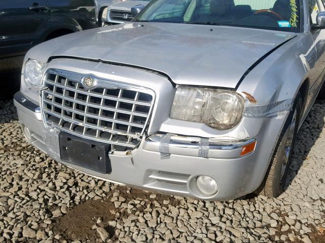 2C3AA63H25H505048 - 2005 CHRYSLER 300C SILVER photo 9