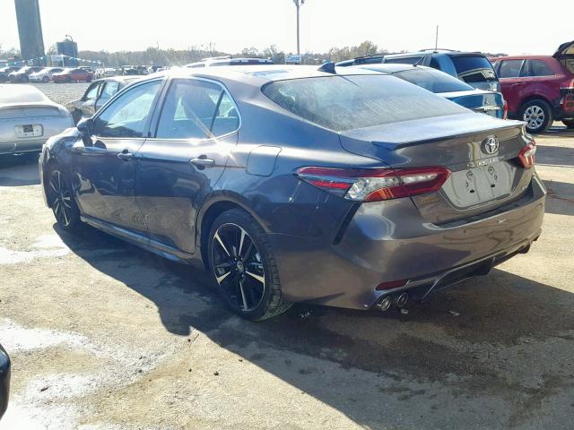 4T1BZ1HK3JU021490 - 2018 TOYOTA CAMRY XSE GRAY photo 3