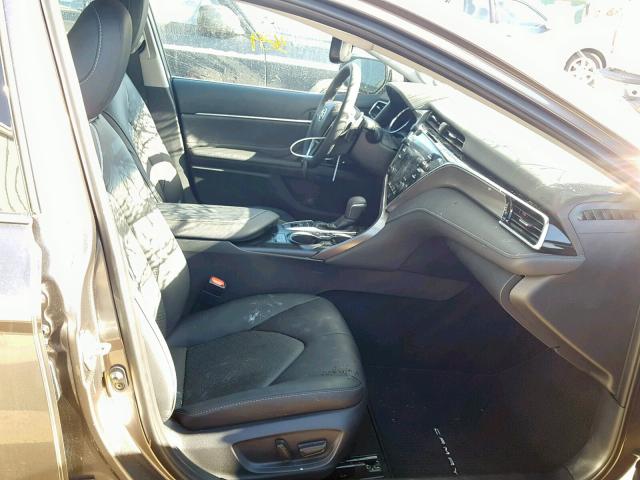 4T1BZ1HK3JU021490 - 2018 TOYOTA CAMRY XSE GRAY photo 5