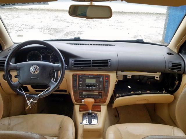 WVWRH63B52P246746 - 2002 VOLKSWAGEN PASSAT GLX SILVER photo 9