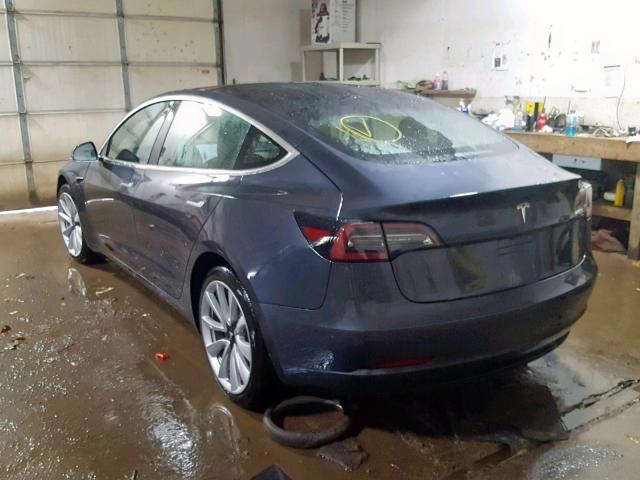 5YJ3E1EB3JF116617 - 2018 TESLA MODEL 3 GRAY photo 3