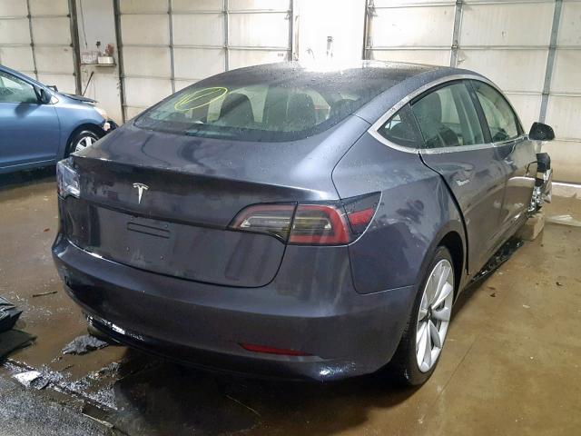 5YJ3E1EB3JF116617 - 2018 TESLA MODEL 3 GRAY photo 4