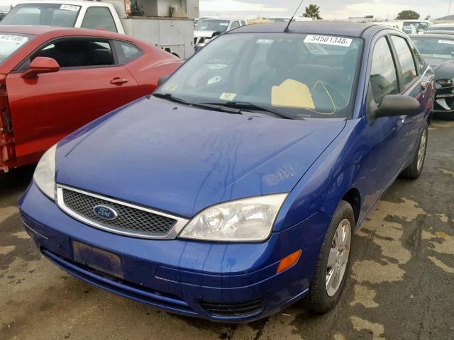 1FAHP34N36W256537 - 2006 FORD FOCUS ZX4 BLUE photo 2