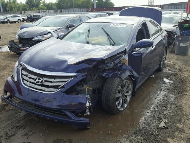 5NPEC4AC2DH805696 - 2013 HYUNDAI SONATA SE BLUE photo 2