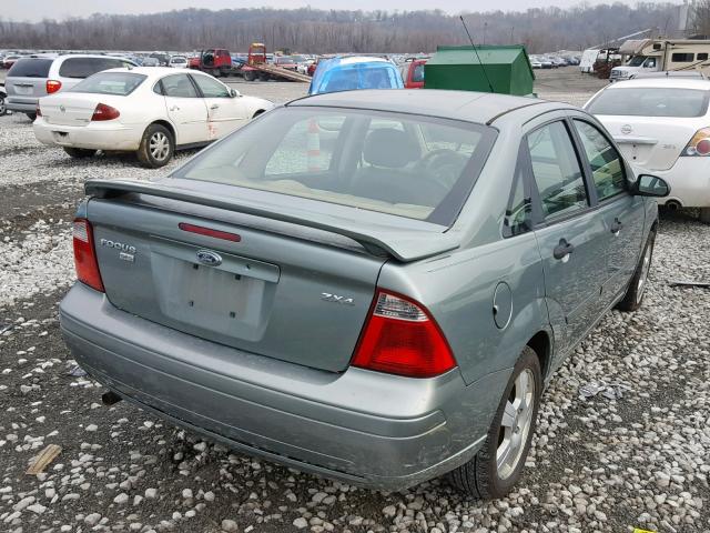 1FAFP34N66W126582 - 2006 FORD FOCUS ZX4 SILVER photo 4