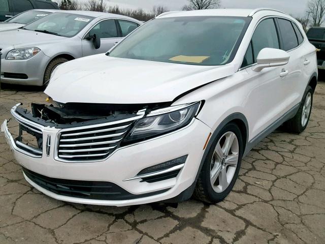 5LMCJ1C97HUL47249 - 2017 LINCOLN MKC PREMIE WHITE photo 2