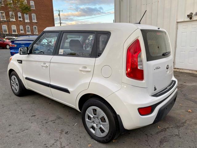 KNDJT2A59D7528232 - 2013 KIA SOUL WHITE photo 2