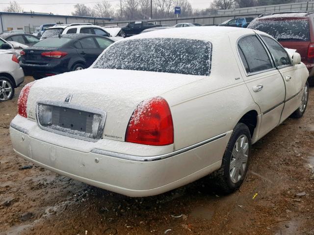 1LNHM83W34Y652460 - 2004 LINCOLN TOWN CAR U WHITE photo 4