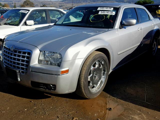 2C3AK53GX5H696782 - 2005 CHRYSLER 300 TOURIN SILVER photo 2