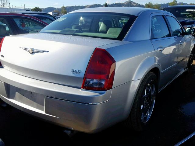 2C3AK53GX5H696782 - 2005 CHRYSLER 300 TOURIN SILVER photo 4