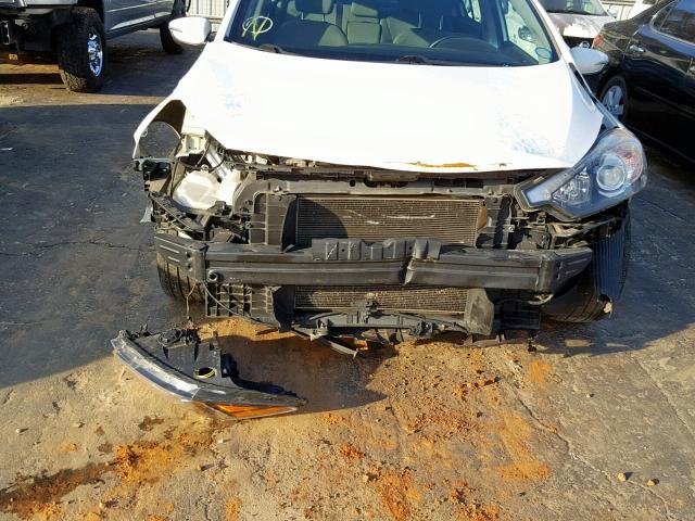 KNAFX4A82E5102649 - 2014 KIA FORTE EX WHITE photo 9