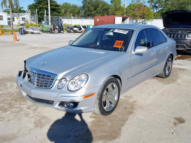 WDBUF72X27B036143 - 2007 MERCEDES-BENZ E 550 SILVER photo 2