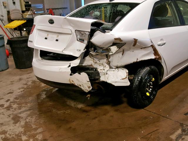 KNAFU4A2XA5832811 - 2010 KIA FORTE EX WHITE photo 9