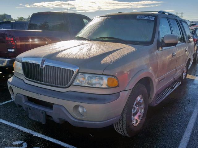 5LMRU27L8WLJ12097 - 1998 LINCOLN NAVIGATOR Бежевый фото 2