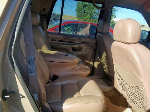 5LMRU27L8WLJ12097 - 1998 LINCOLN NAVIGATOR Бежевый фото 6