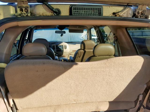 5LMRU27L8WLJ12097 - 1998 LINCOLN NAVIGATOR Бежевый фото 9