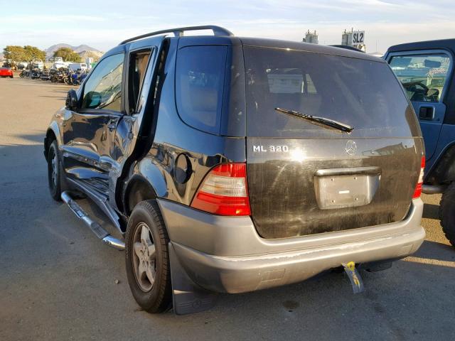 4JGAB54E8XA140962 - 1999 MERCEDES-BENZ ML 320 BLACK photo 3