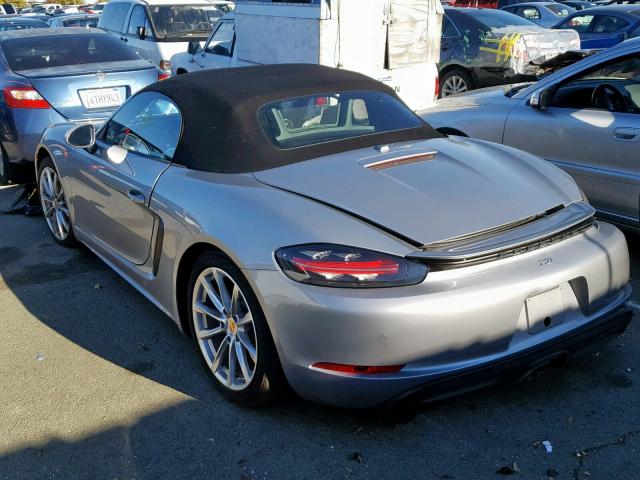 WP0CA2A88JS210412 - 2018 PORSCHE BOXSTER SILVER photo 3