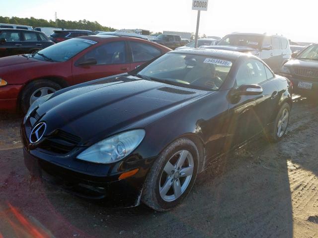 WDBWK54F38F174409 - 2008 MERCEDES-BENZ SLK 280 BLACK photo 2