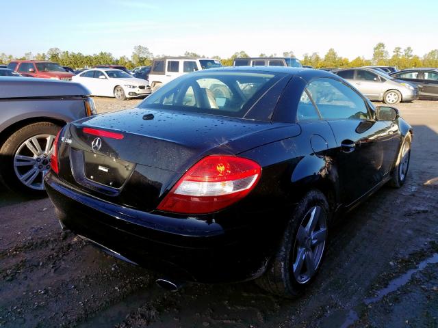 WDBWK54F38F174409 - 2008 MERCEDES-BENZ SLK 280 BLACK photo 4