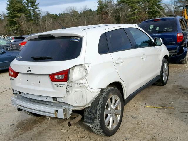 4A4AP3AU3FE026339 - 2015 MITSUBISHI OUTLANDER WHITE photo 4