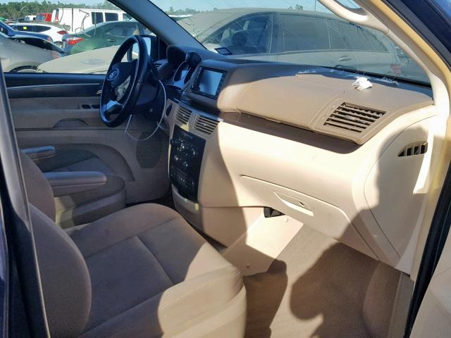 2V8HW34119R546576 - 2009 VOLKSWAGEN ROUTAN SE GRAY photo 5